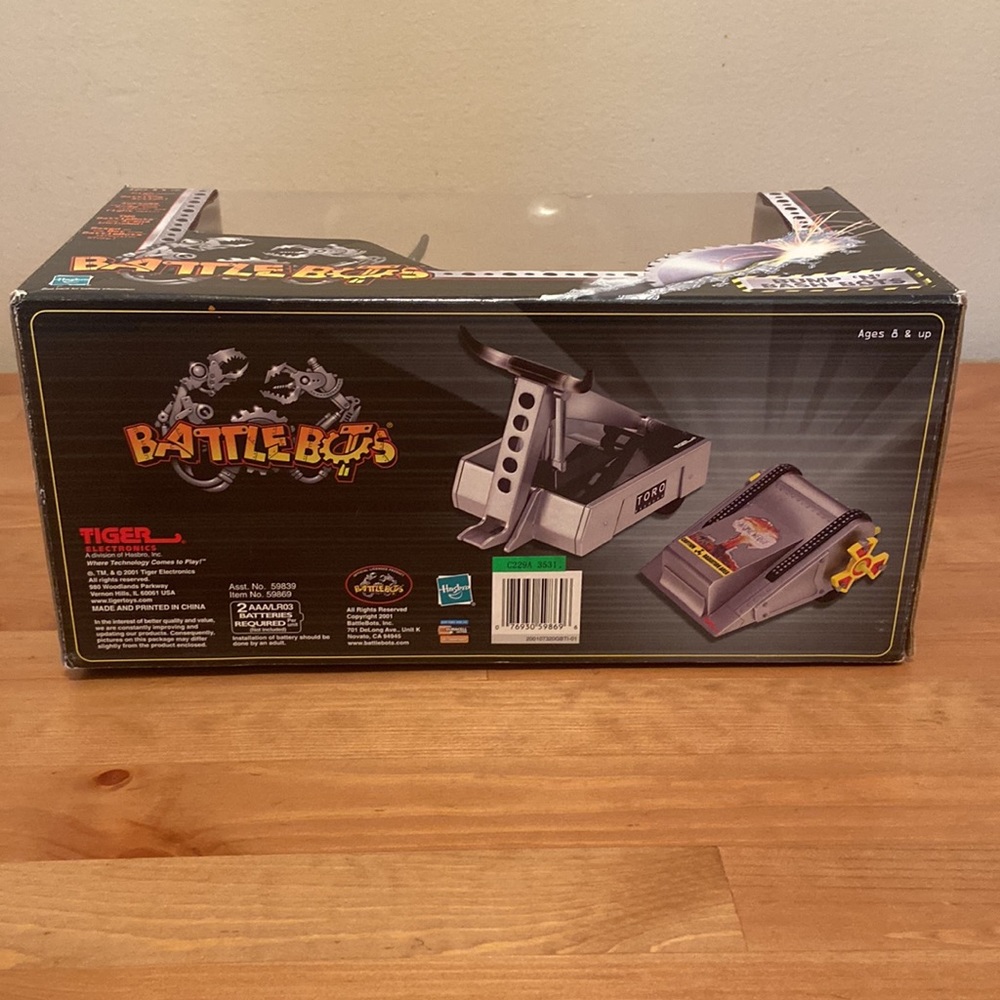 2001 Battlebots Bump N' Bash Bots TORO & ATOMIC WEDGIE Arena. - Picture 2 of 6